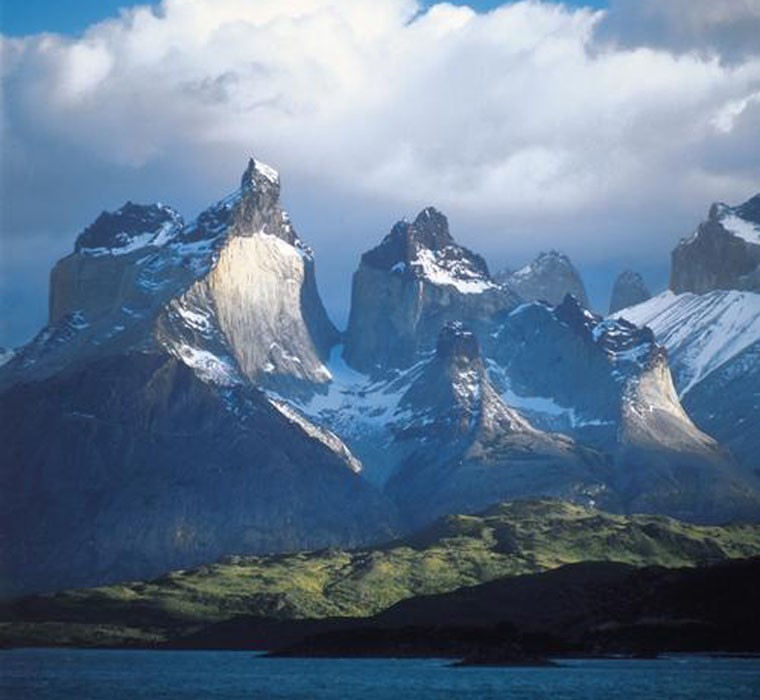 Thành phố của Ceasars còn được mọi người biết đến với tên gọi Wandering City hay City of Patagonia. Người ta tin rằng, thành phố này nằm ở vùng cực Nam của Nam Mỹ có tên gọi Patagonia. Những người Tây Ban Nha sống sót sau khi bị đắm thuyền đã phát hiện ra thành phố huyền thoại này. Họ kể rằng, thành phố đó tồn tại một số lượng lớn vàng và trang sức.